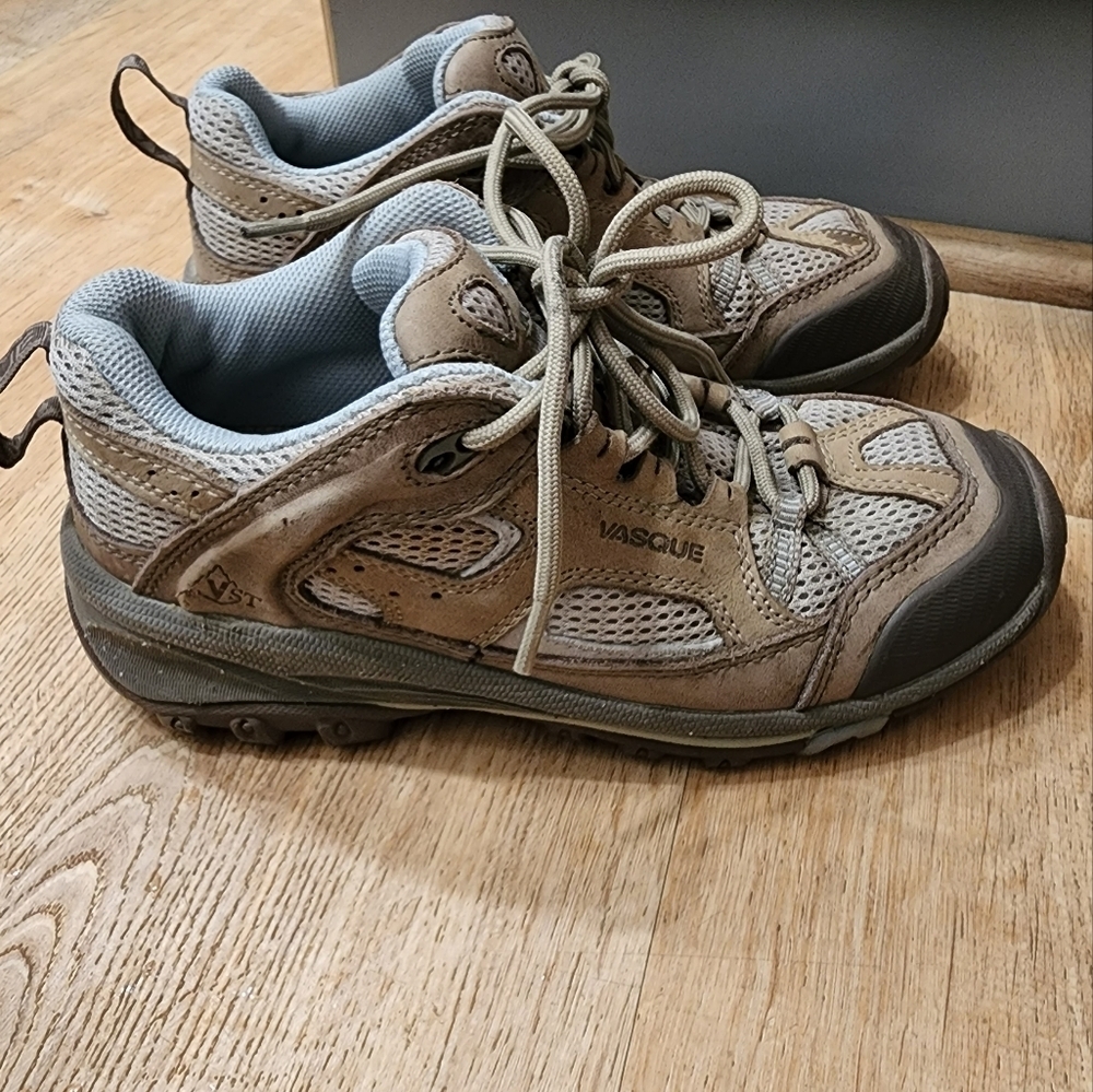 Vasque hiking shoes tan‎ leather light blue accents women's size 6.5
